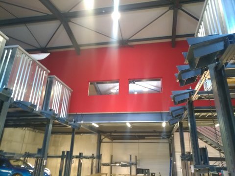 Application de peintures intérieures dans un garage automobile neuf vers Annecy - Sillingy - CHAUX ROOM